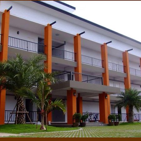 Granny House Hotell Nakhonratchasima Exteriör bild