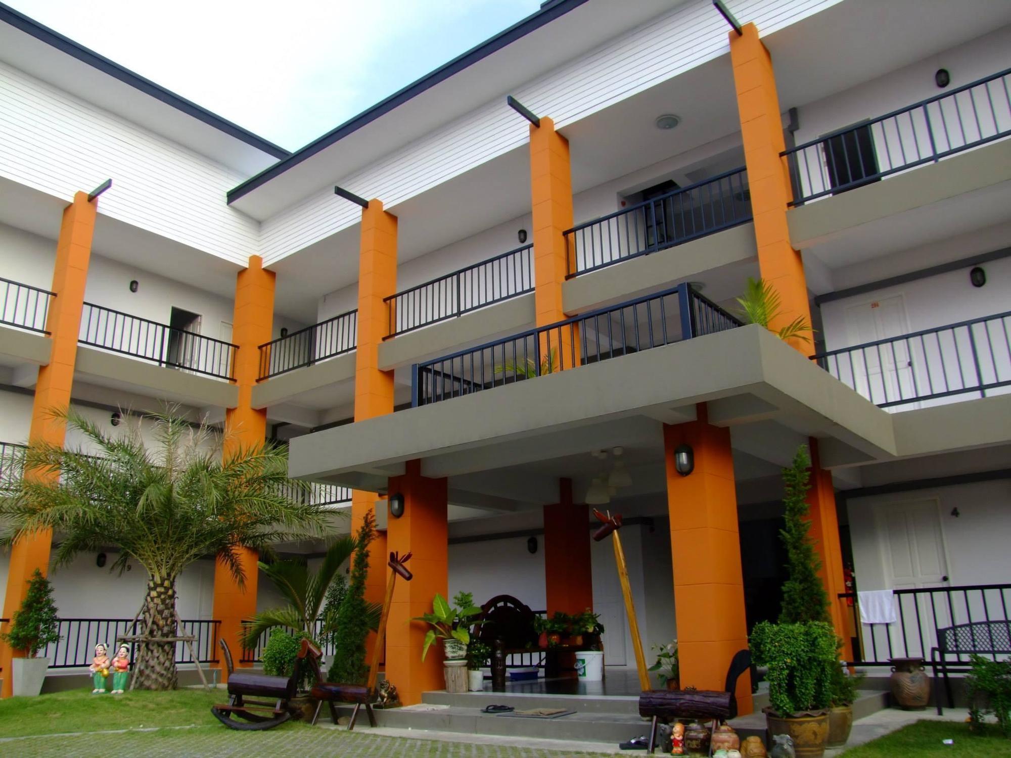 Granny House Hotell Nakhonratchasima Exteriör bild