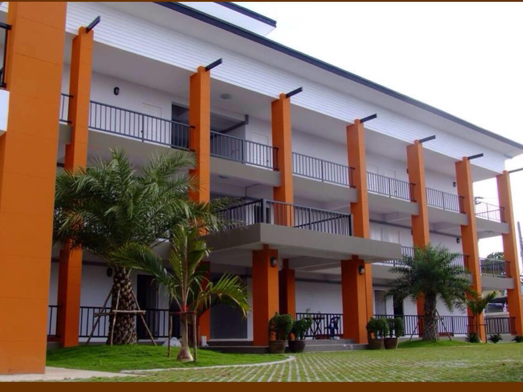 Granny House Hotell Nakhonratchasima Exteriör bild